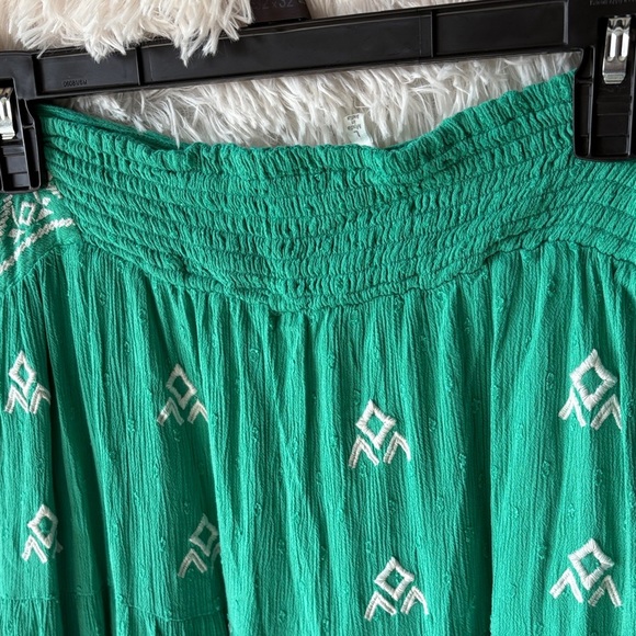 En Creme Green A-Line Skirt  and matching crop top with White Patterns - Picture 8 of 12